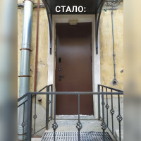 Входная стальная дверь с козырьком